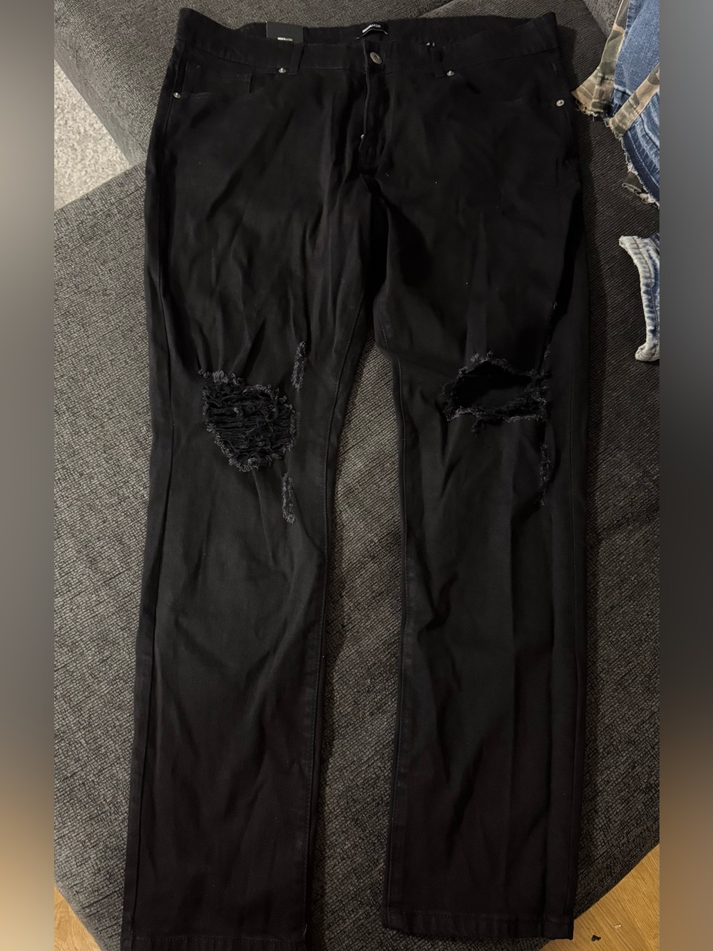 Fashion Nova Men’s Slim Straight Black Distressed Jeans